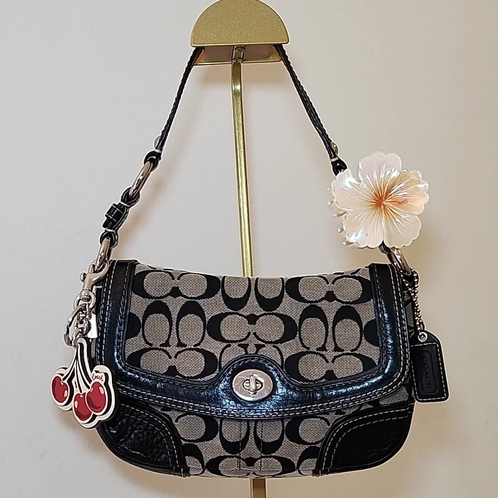 Coach Y2K Soho Chelsea Signature Flap Turn Lock black/Gray canvas leather trim